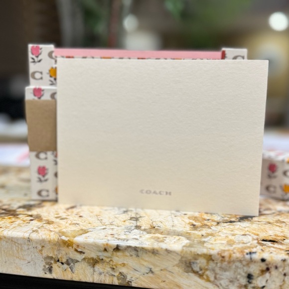 ❤️Coach Notecards with Envelopes in Box - Picture 3 of 4